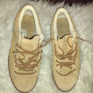 Puma Men's tan sneakers.